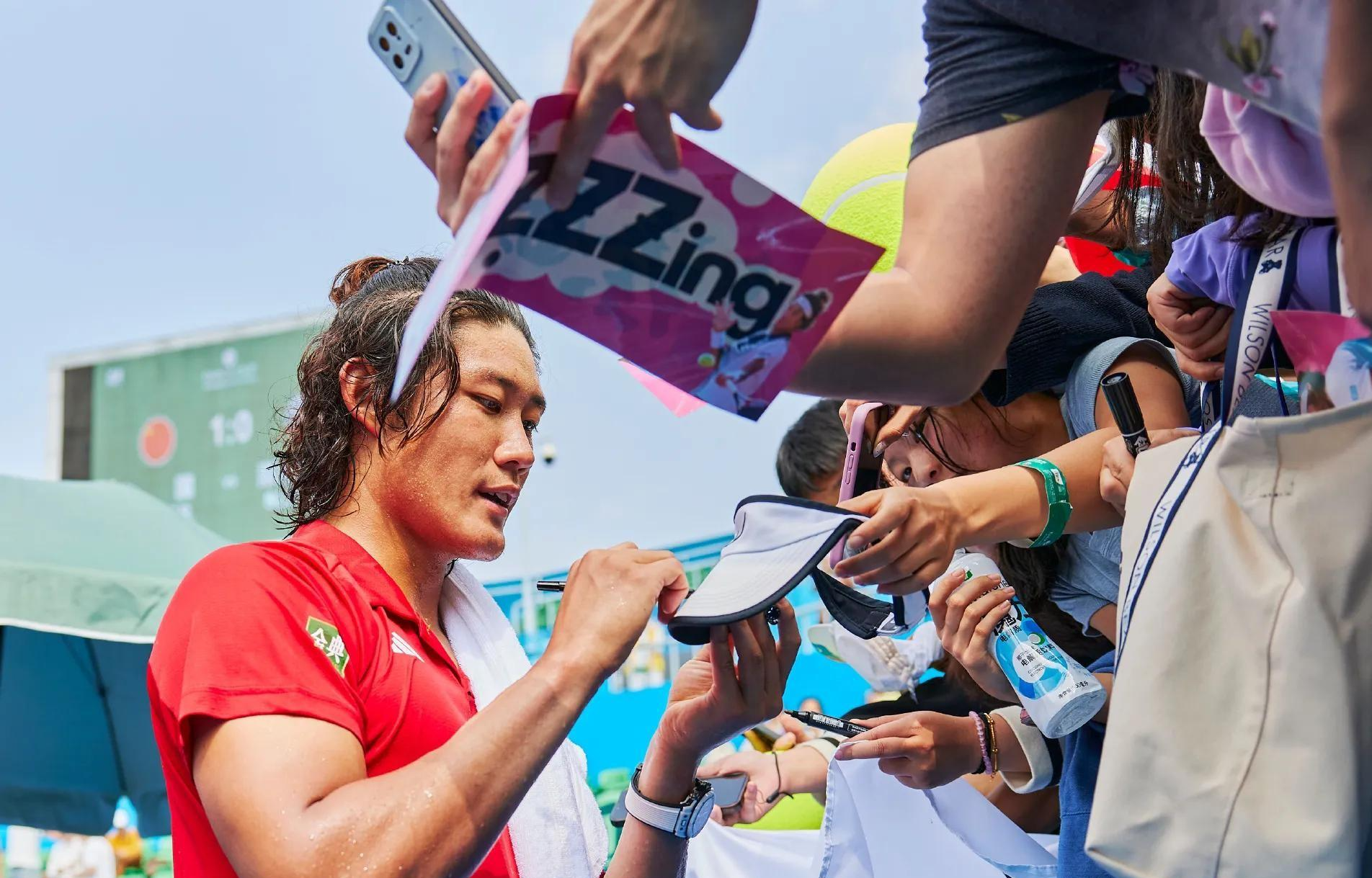 戴维斯杯险胜联合杯，梅德韦杰夫惊艳四座